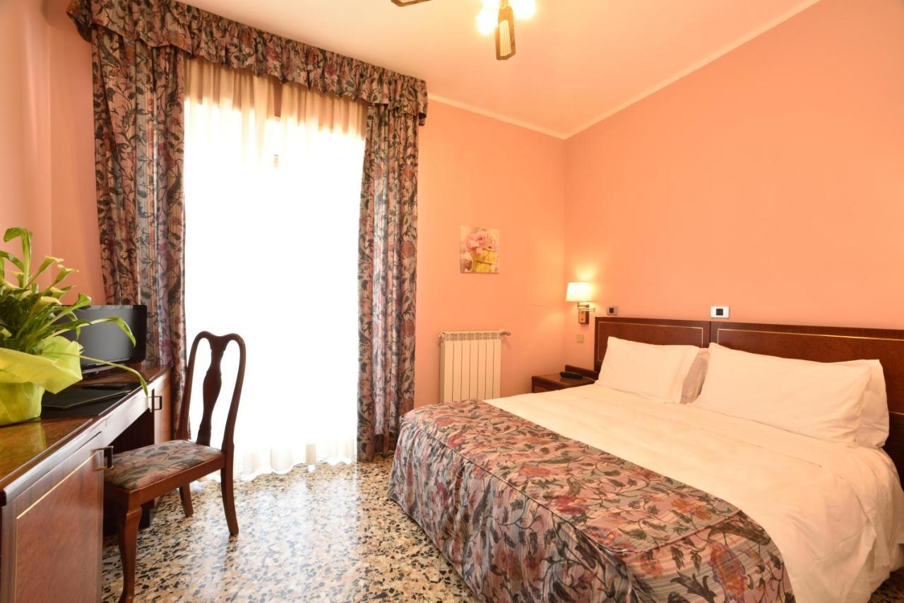 Hotel Bergamo Mare Mhotelsgroup San Bartolomeo Al Mare Bagian luar foto