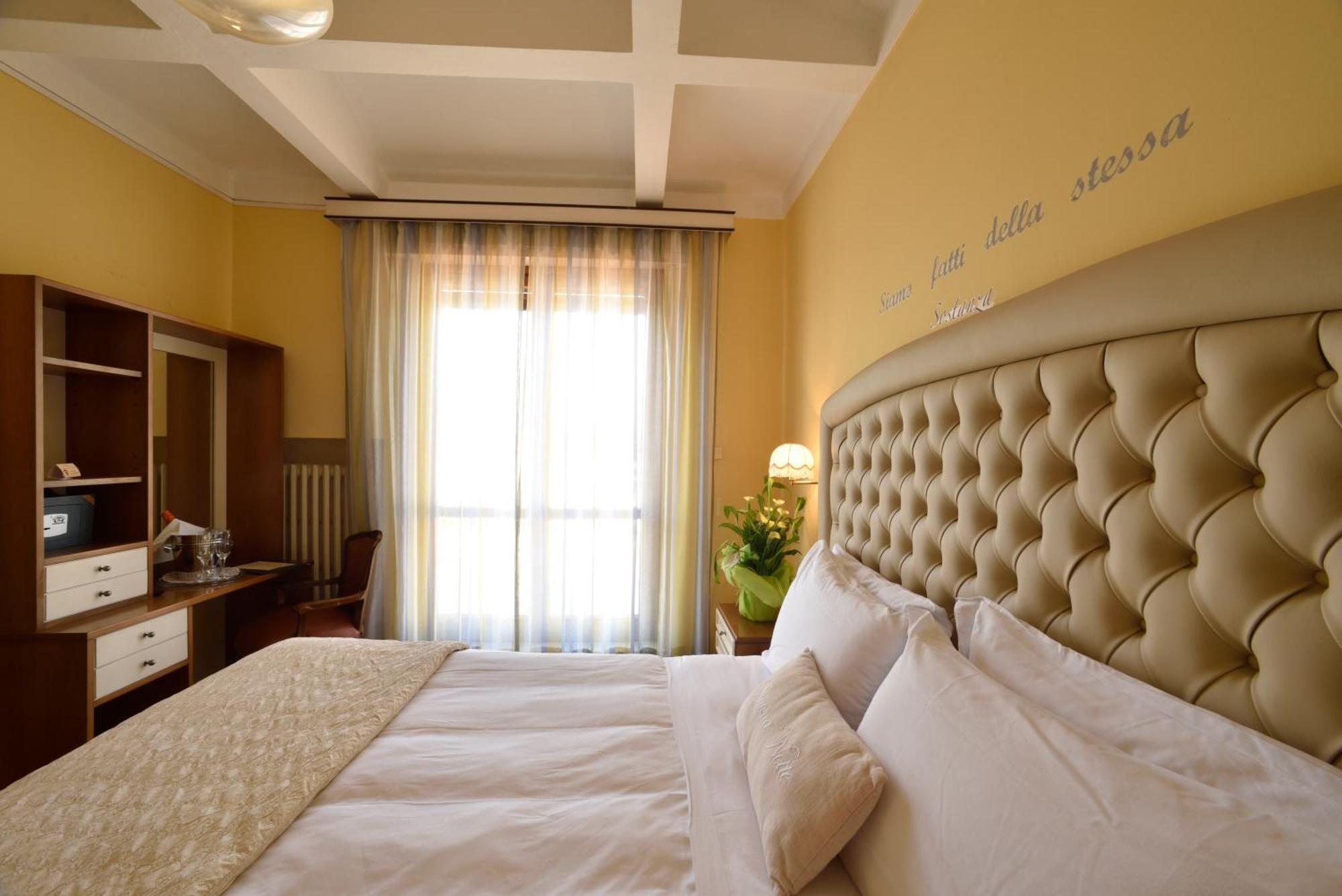 Hotel Bergamo Mare Mhotelsgroup San Bartolomeo Al Mare Bagian luar foto