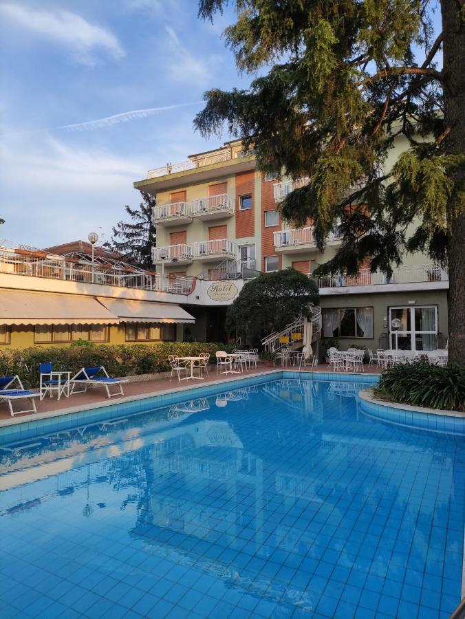 Hotel Bergamo Mare Mhotelsgroup San Bartolomeo Al Mare Bagian luar foto